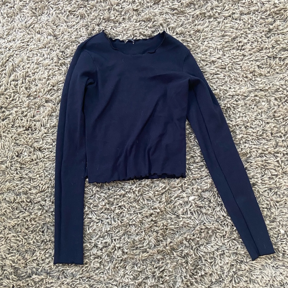 Brandy Melville lettuce hem top